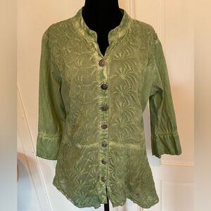 Parsley & Sage Pistachio Green Embroidered Button Down Shirt. Size M.